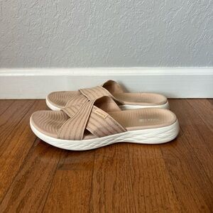 Skechers On The Go 600 Sandals Slip On Shoes Women’s Size 10 Rose Gold Pink